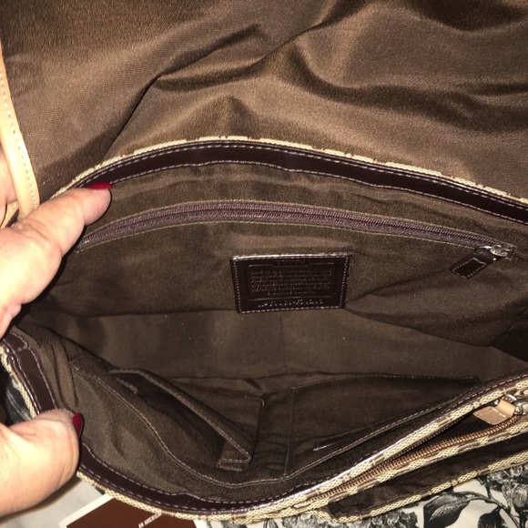 Hard to find Coach Messenger - Picture 2 of 8